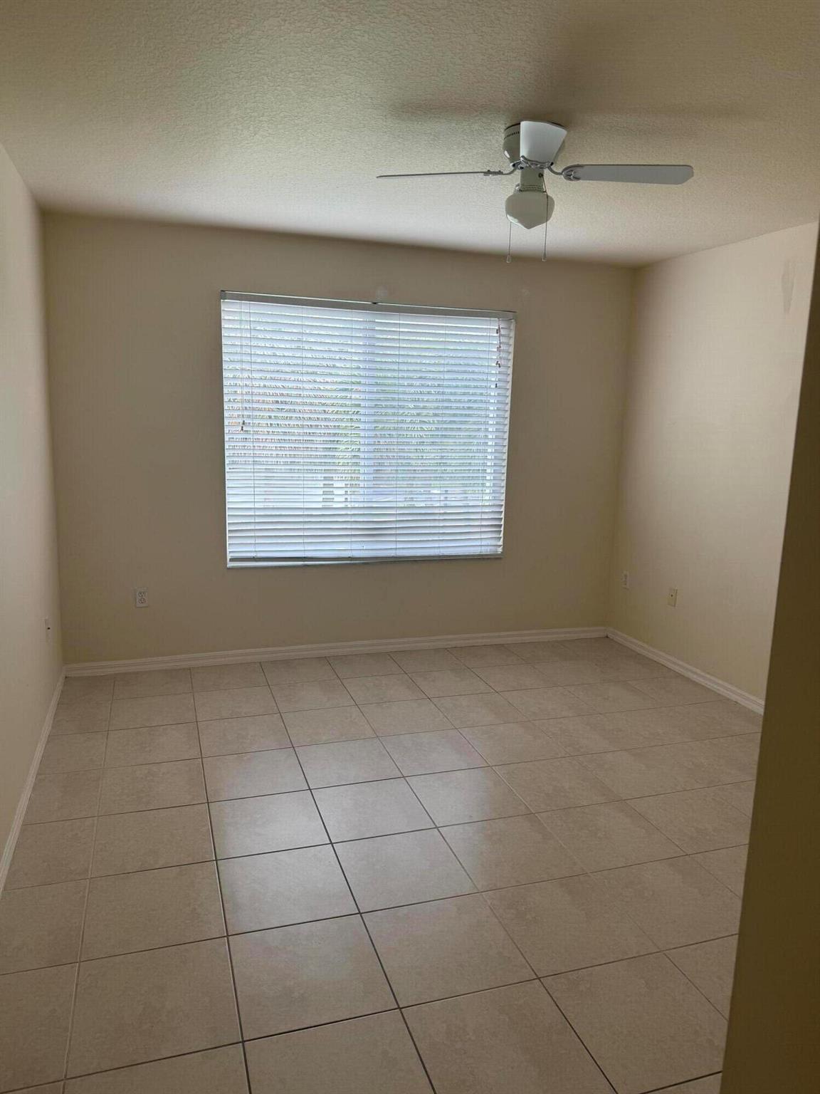 1213 E Villa Circle E 1213