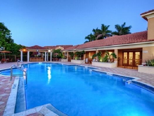 1213 E Villa Circle E 1213