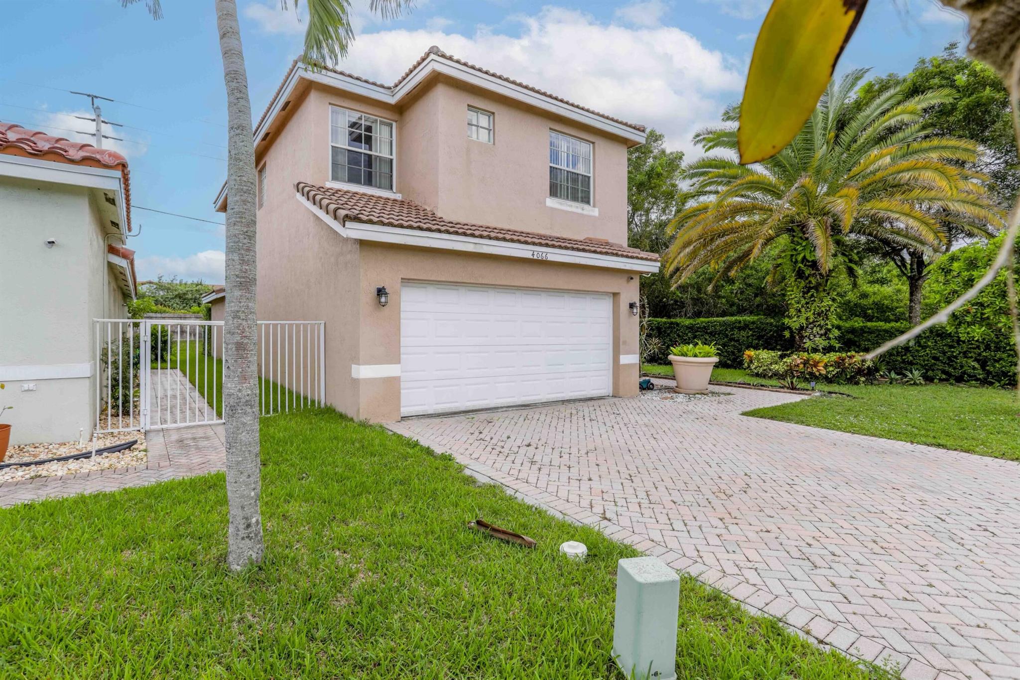 4066 Crescent Creek Street