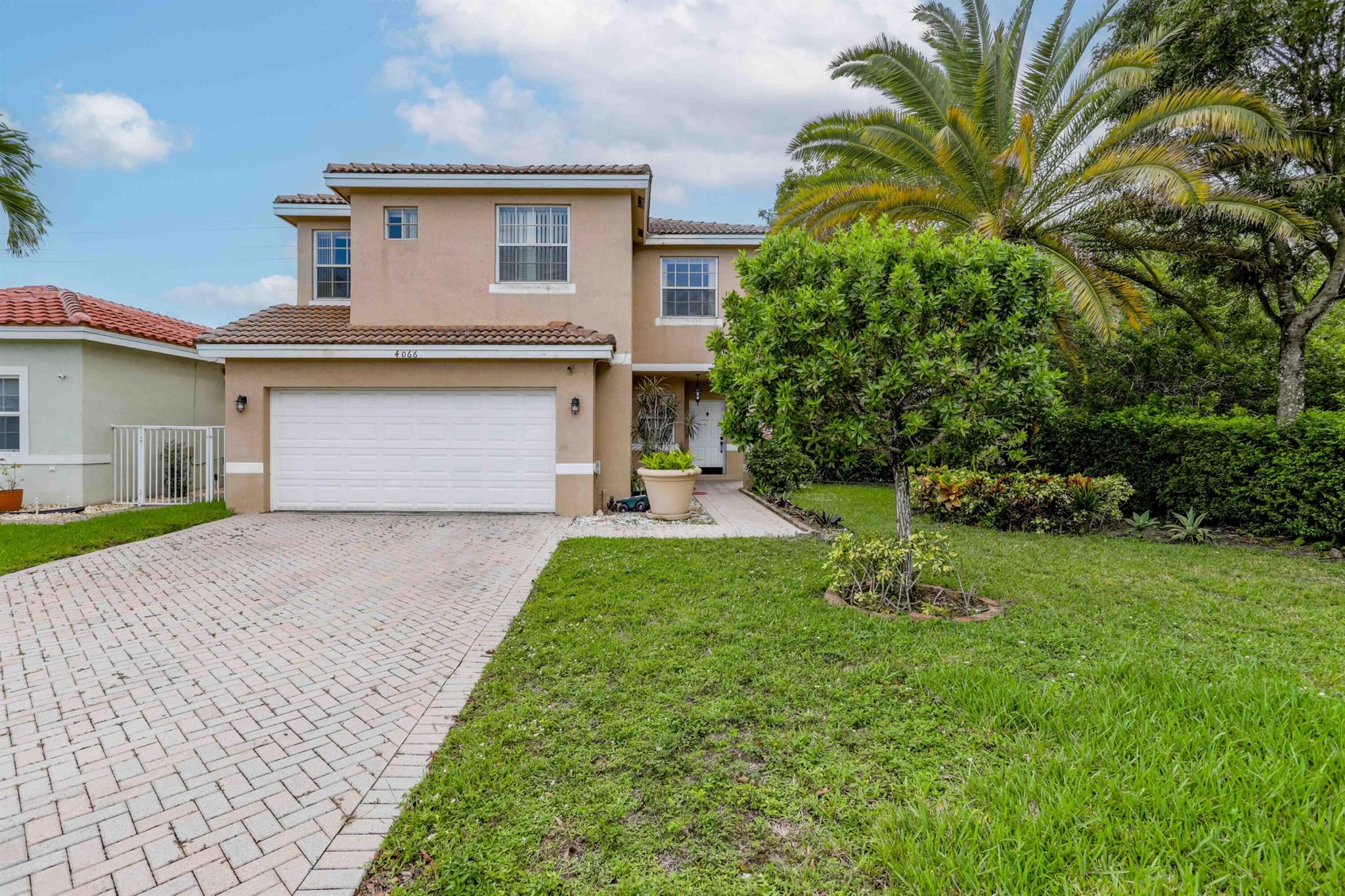 4066 Crescent Creek Street