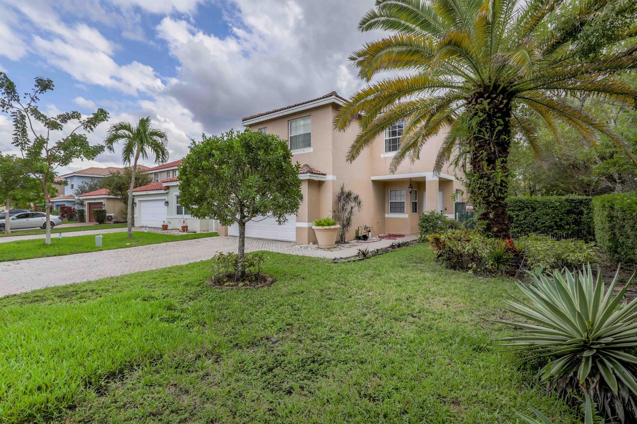 4066 Crescent Creek Street