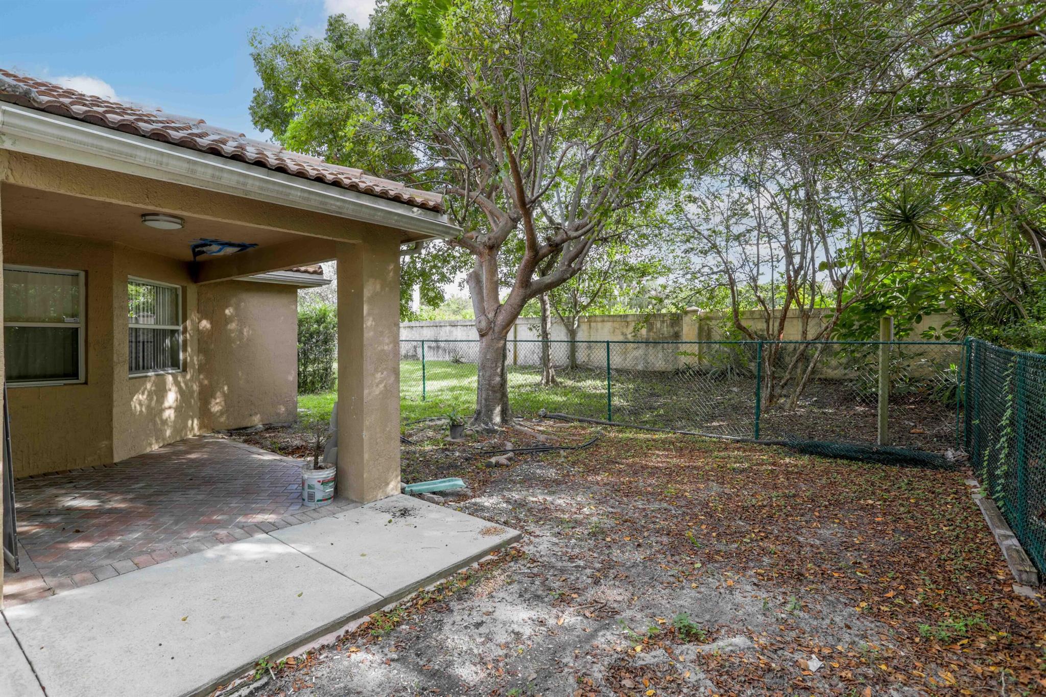 4066 Crescent Creek Street