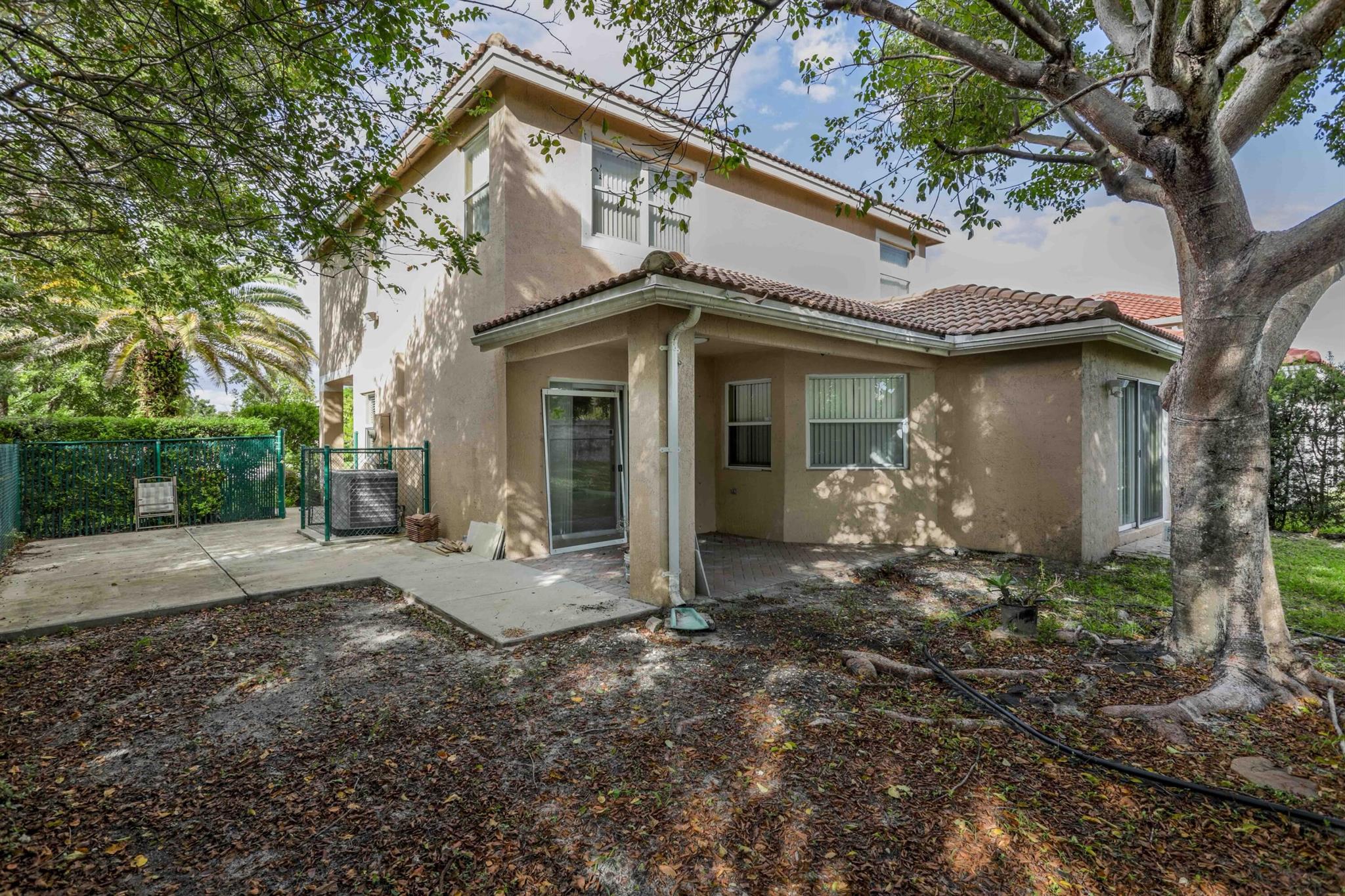 4066 Crescent Creek Street