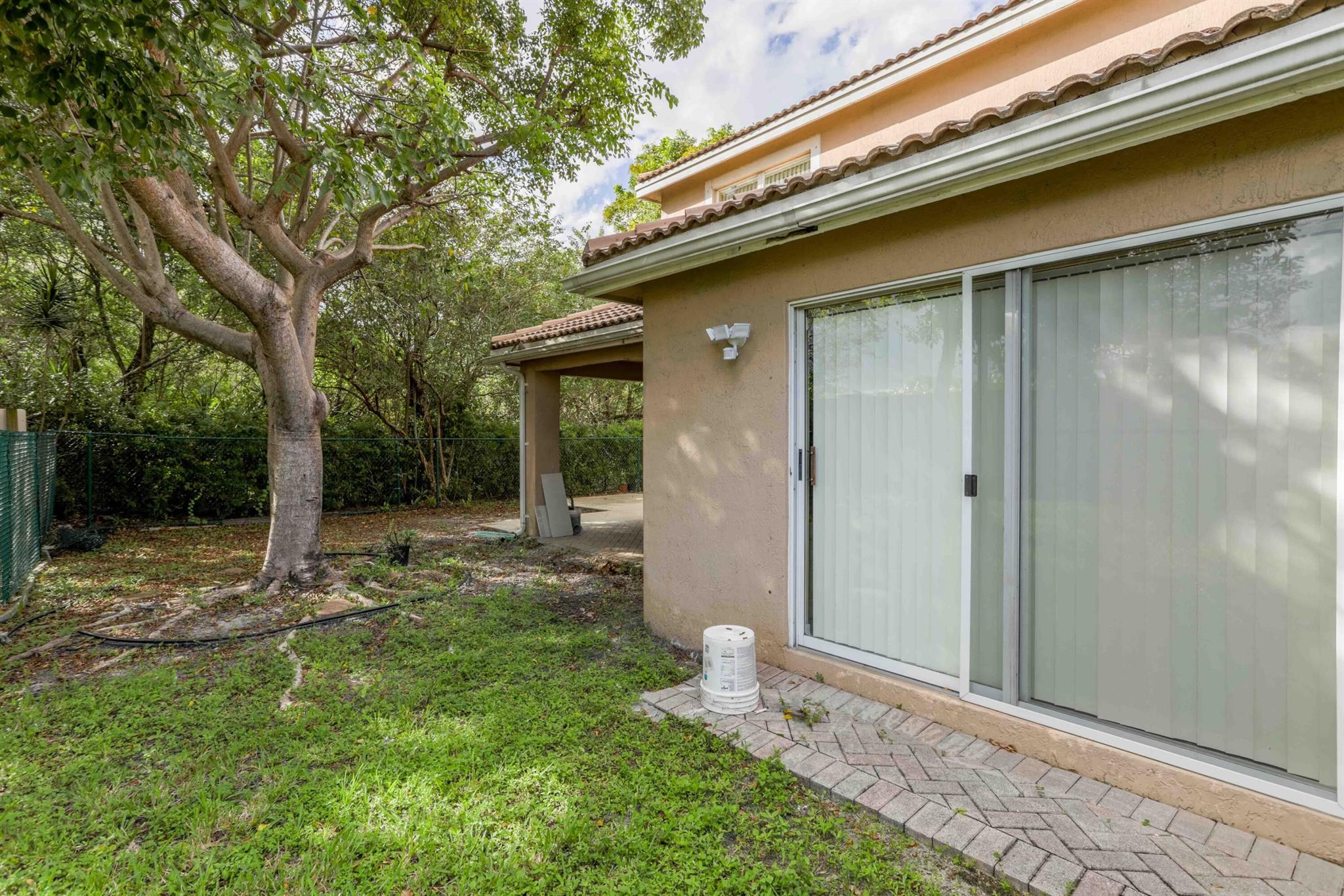 4066 Crescent Creek Street