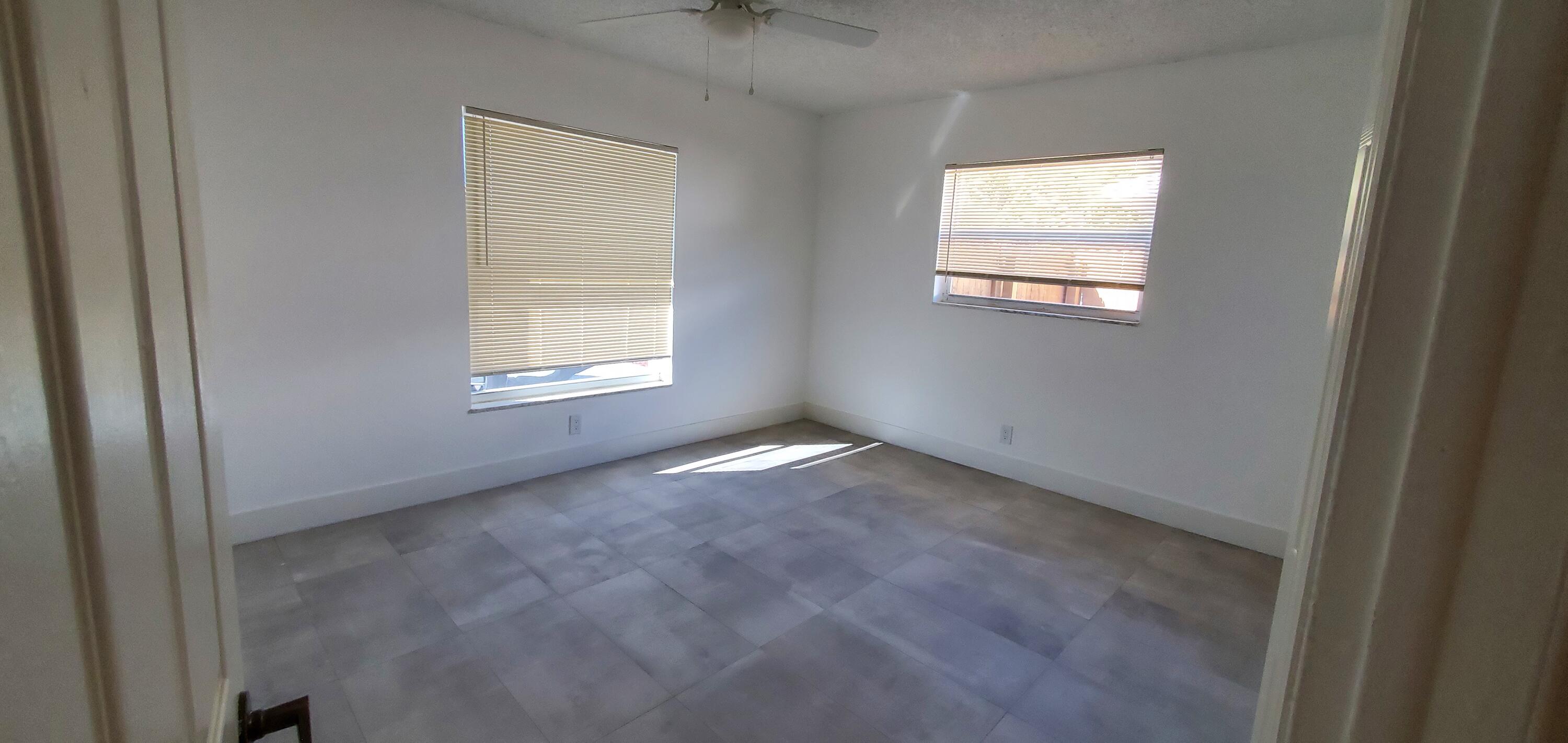 2872 N Dixie Highway