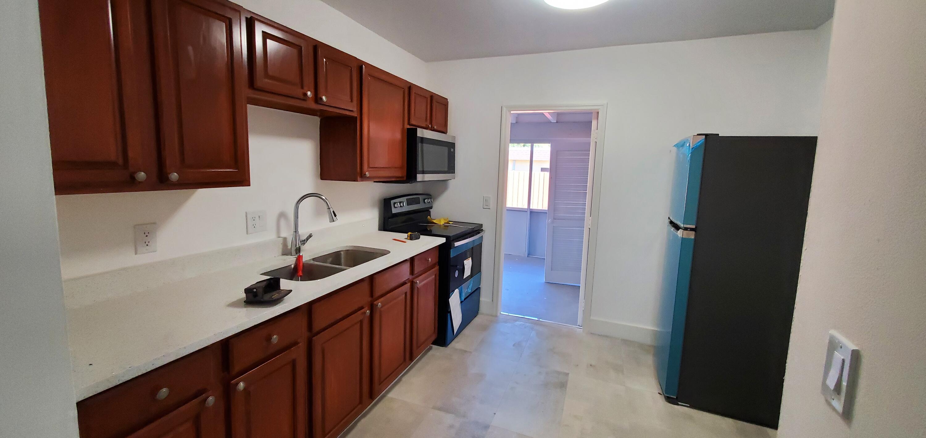 2872 N Dixie Highway