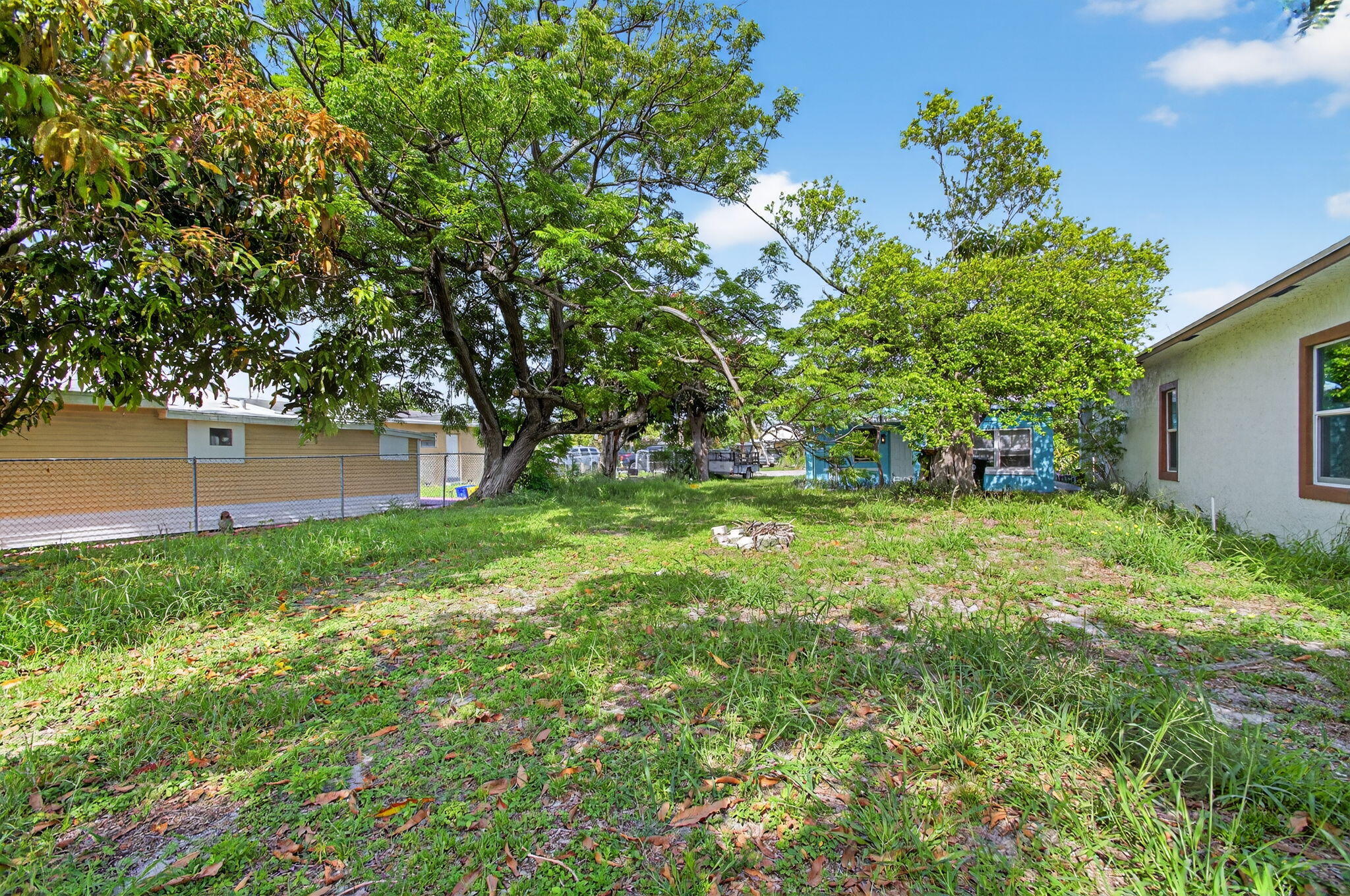 323 S E Street