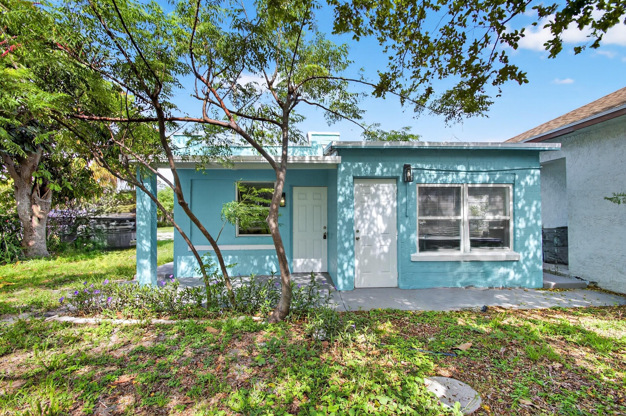 323 S E Street