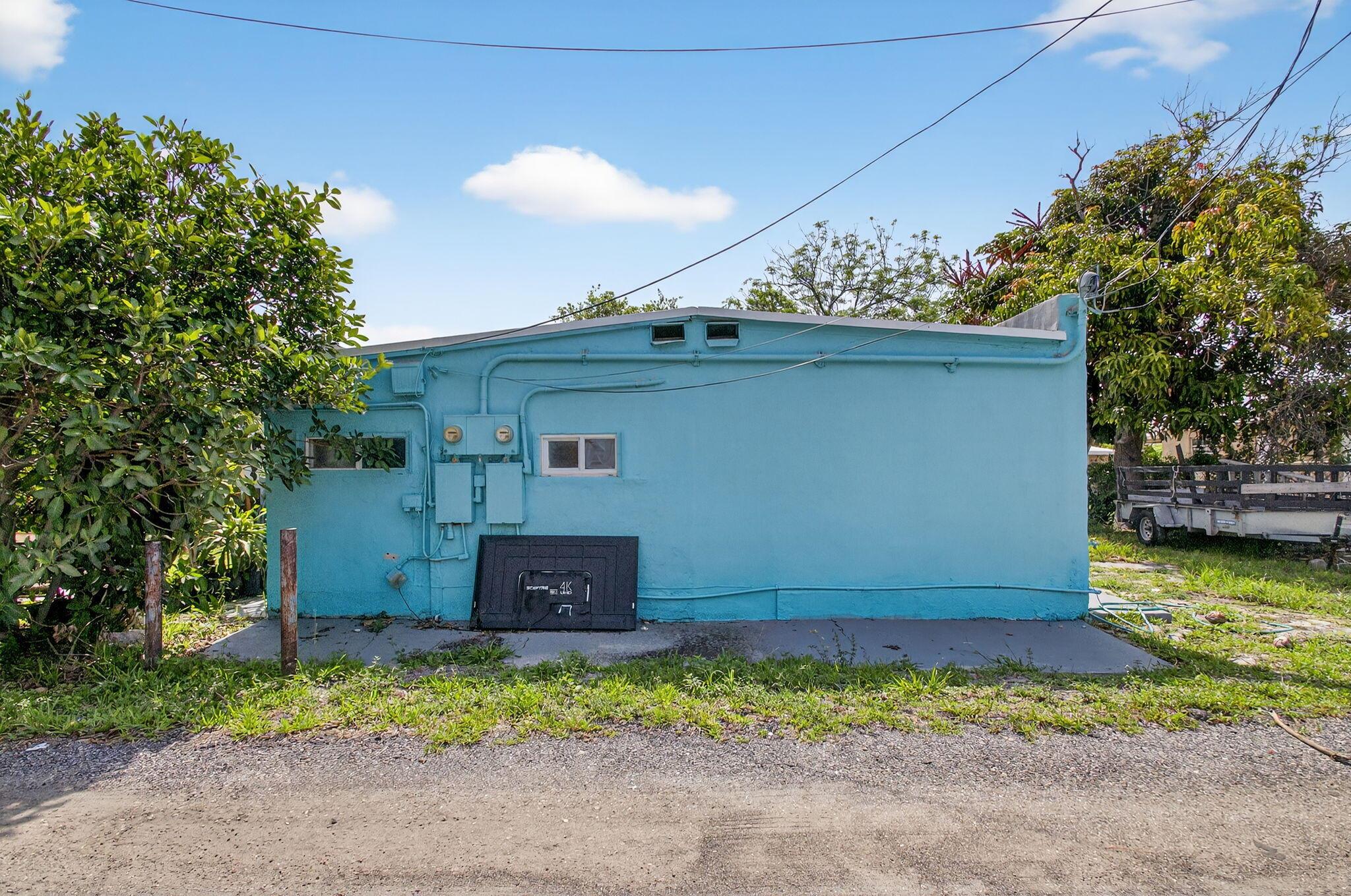 323 S E Street