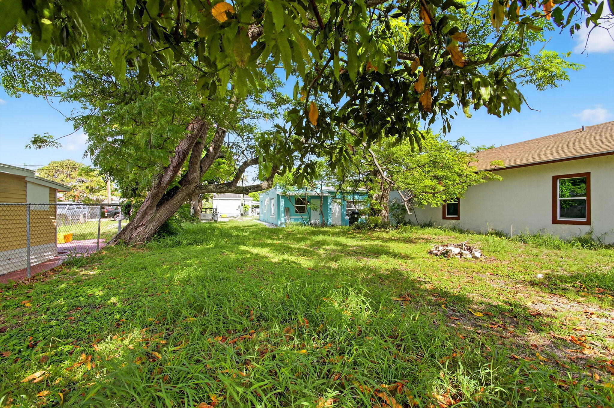 323 S E Street