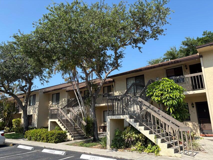 6585 Somerset Drive 201