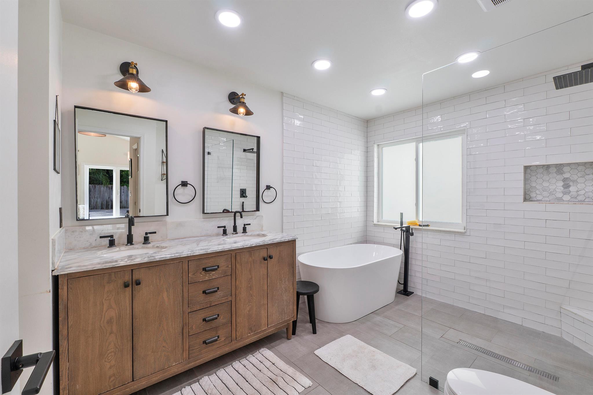 6755 NW 75th Place