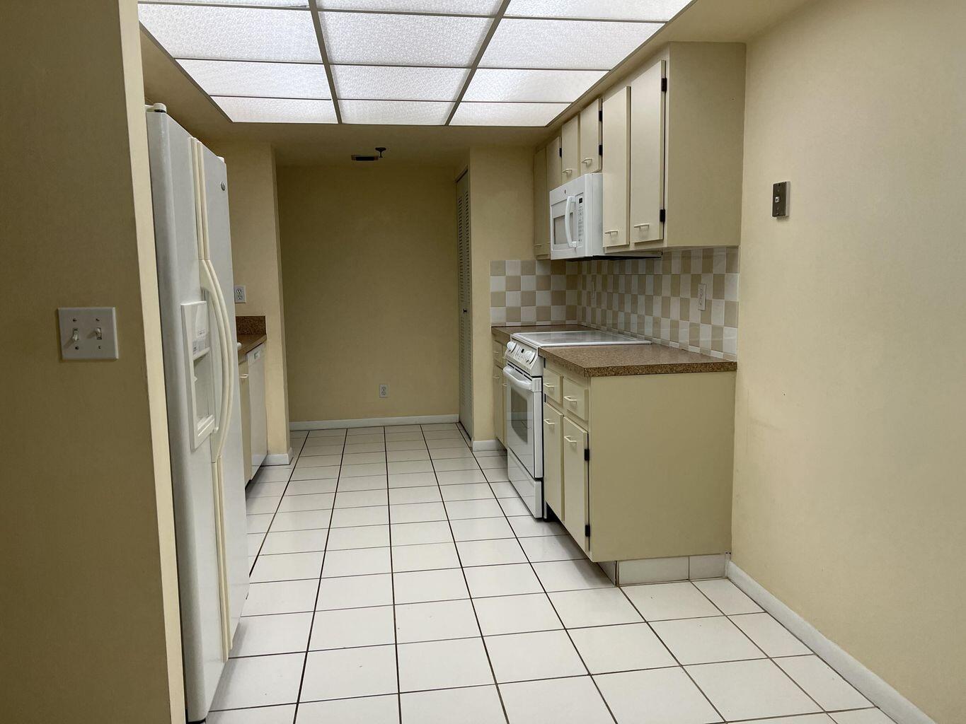 955 Egret Circle 202