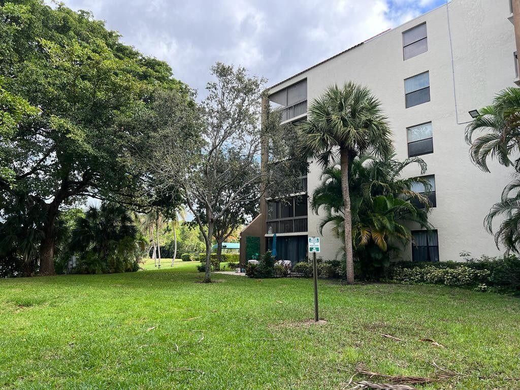 955 Egret Circle 202