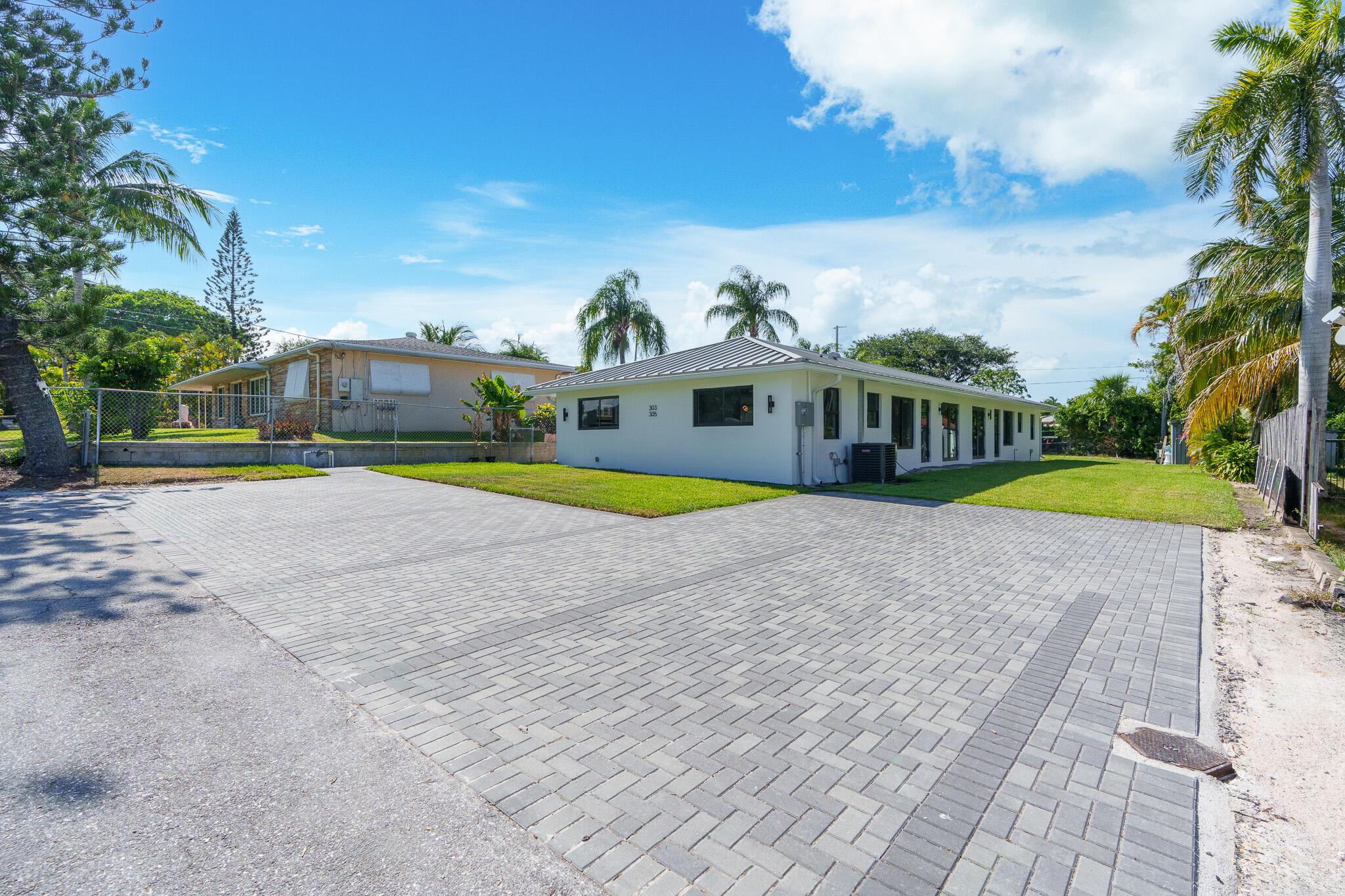 303 De Carie Street