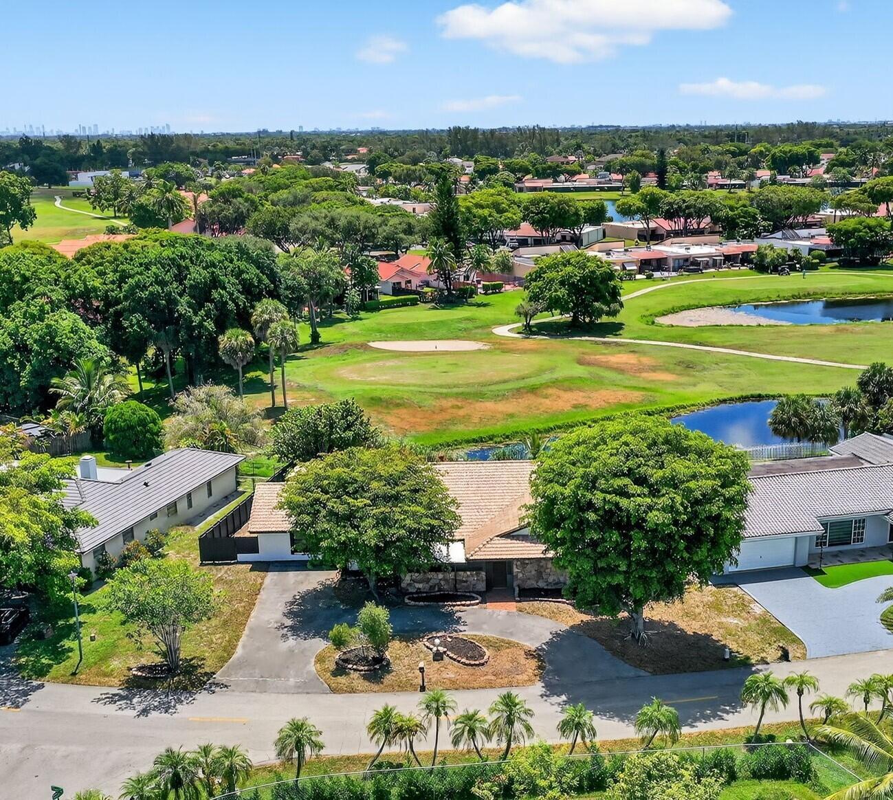 19811 W Oakmont Drive