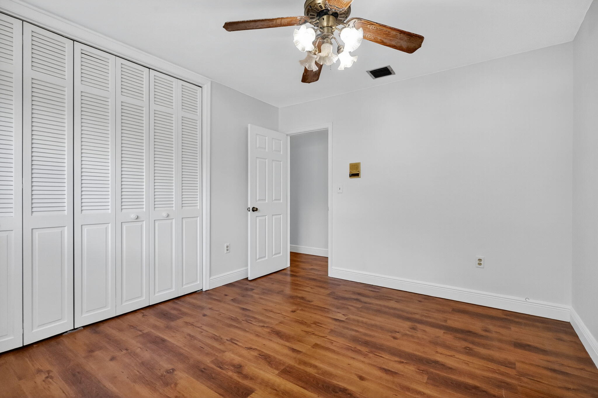 19811 W Oakmont Drive