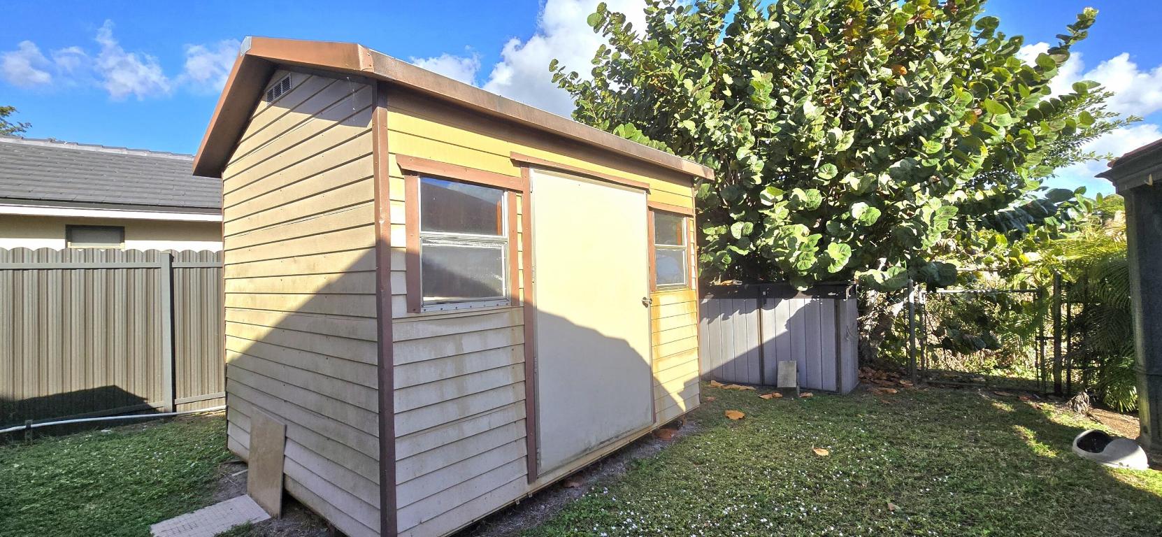 19811 W Oakmont Drive