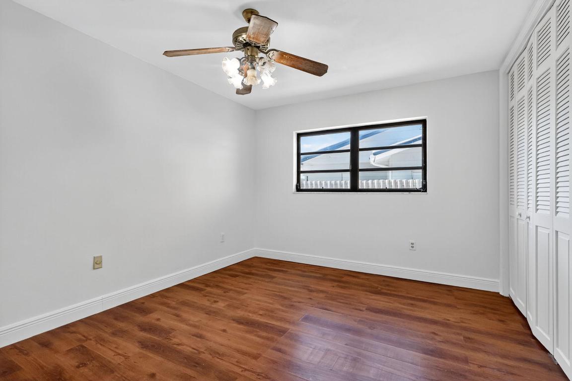 19811 W Oakmont Drive