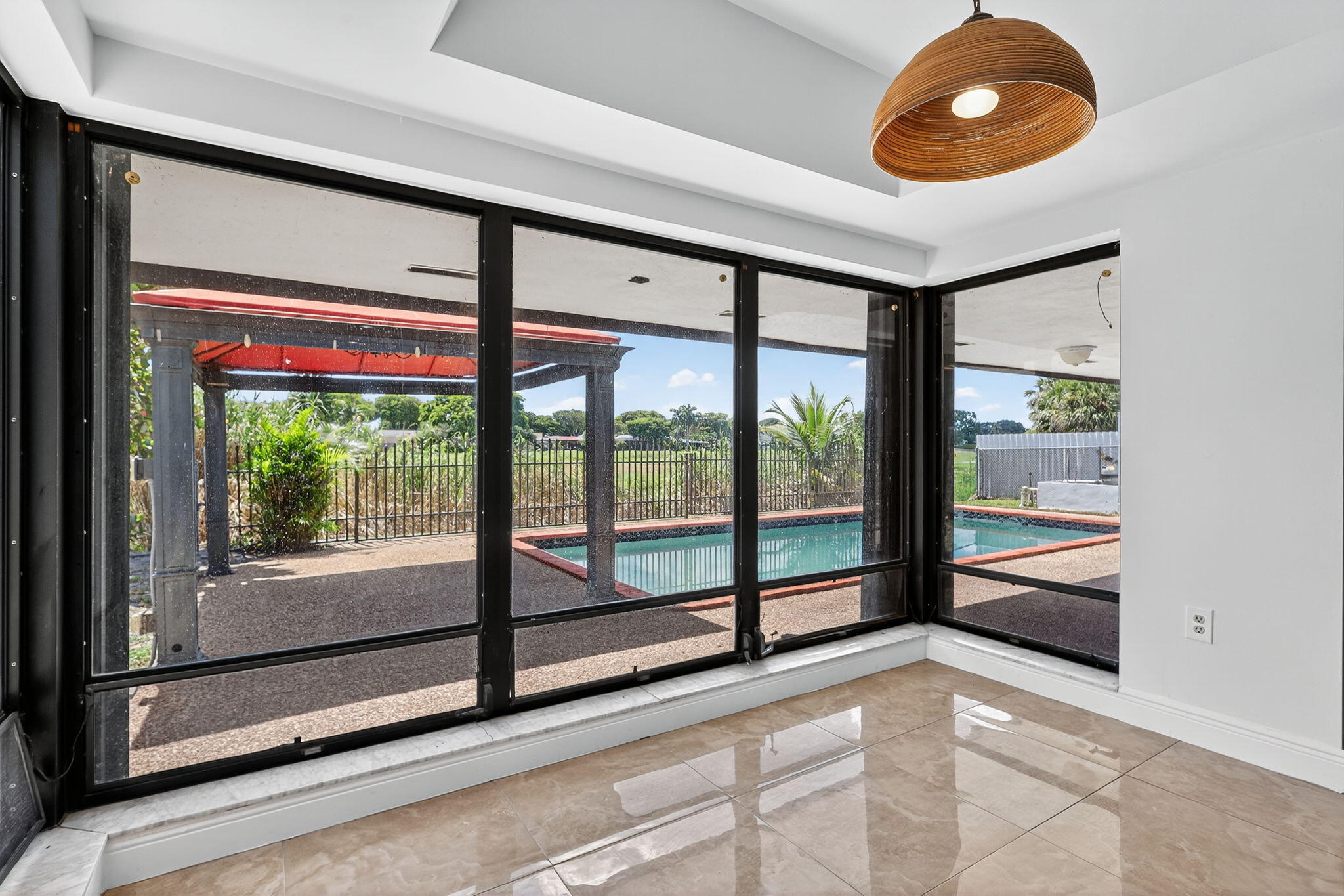 19811 W Oakmont Drive