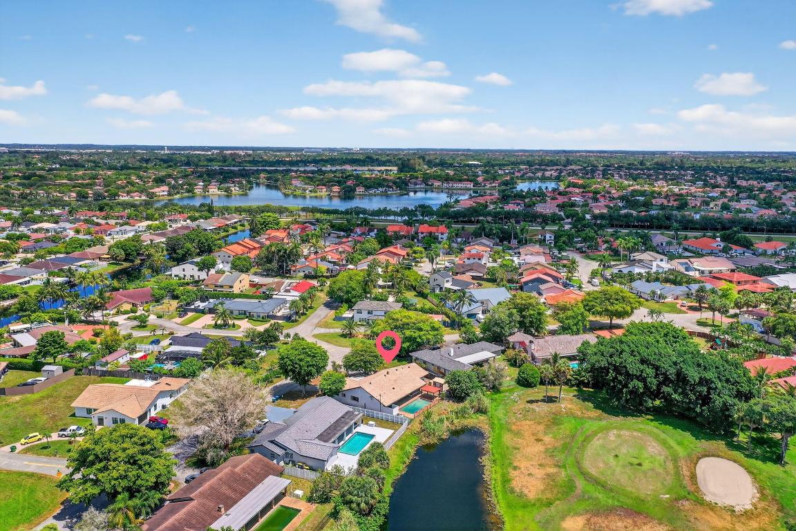 19811 W Oakmont Drive