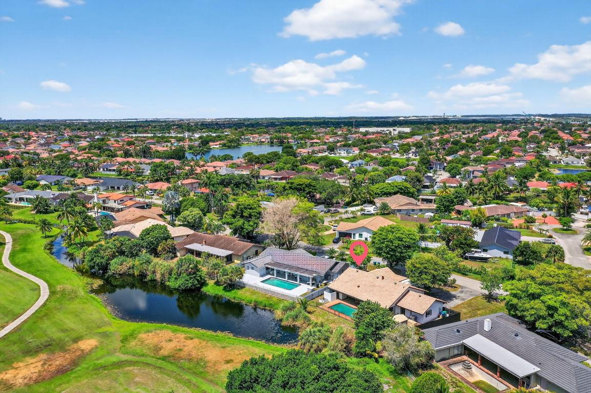 19811 W Oakmont Drive