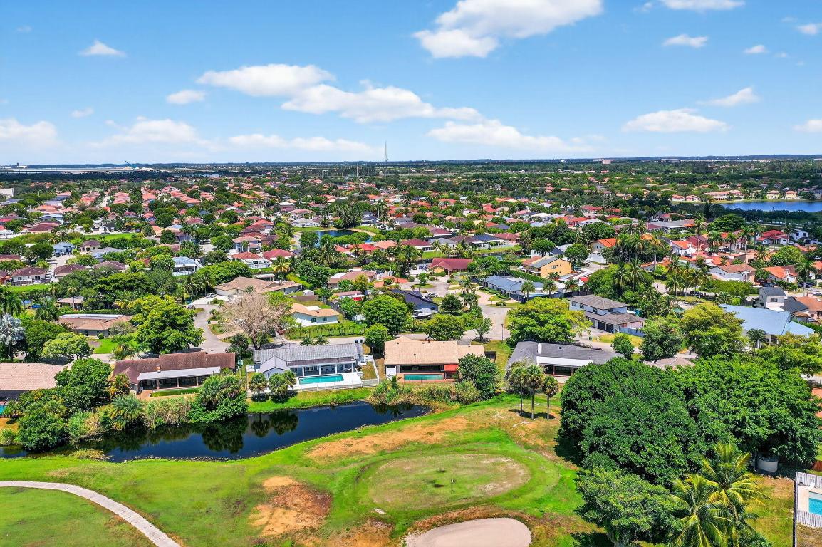 19811 W Oakmont Drive