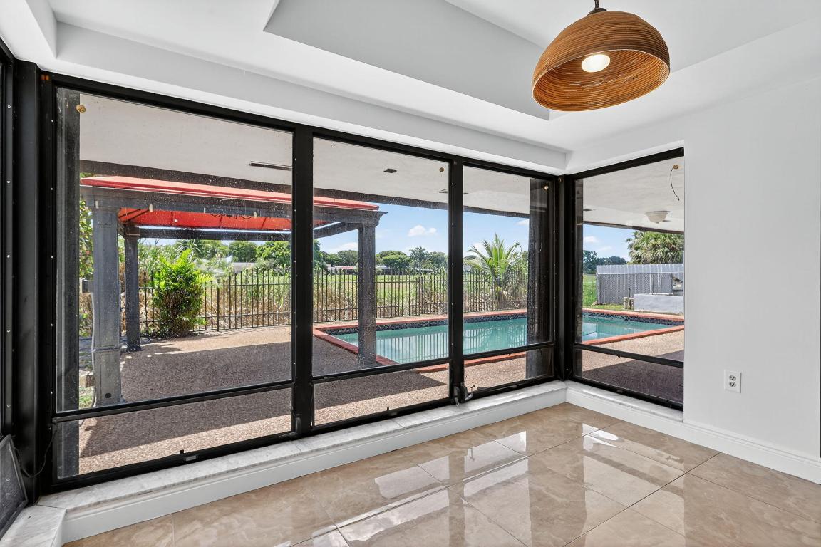 19811 W Oakmont Drive