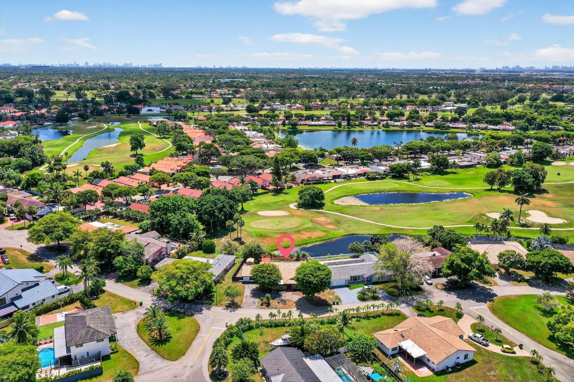 19811 W Oakmont Drive