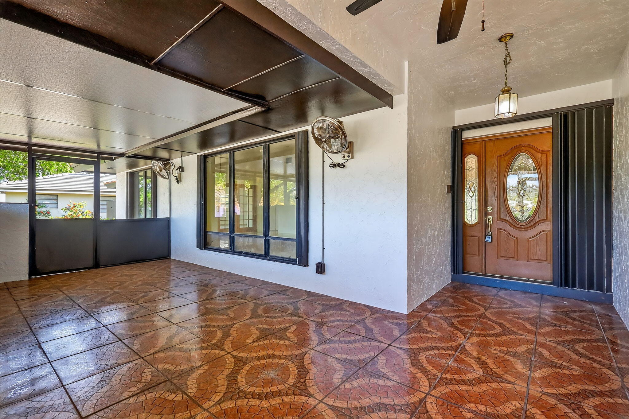 19811 W Oakmont Drive