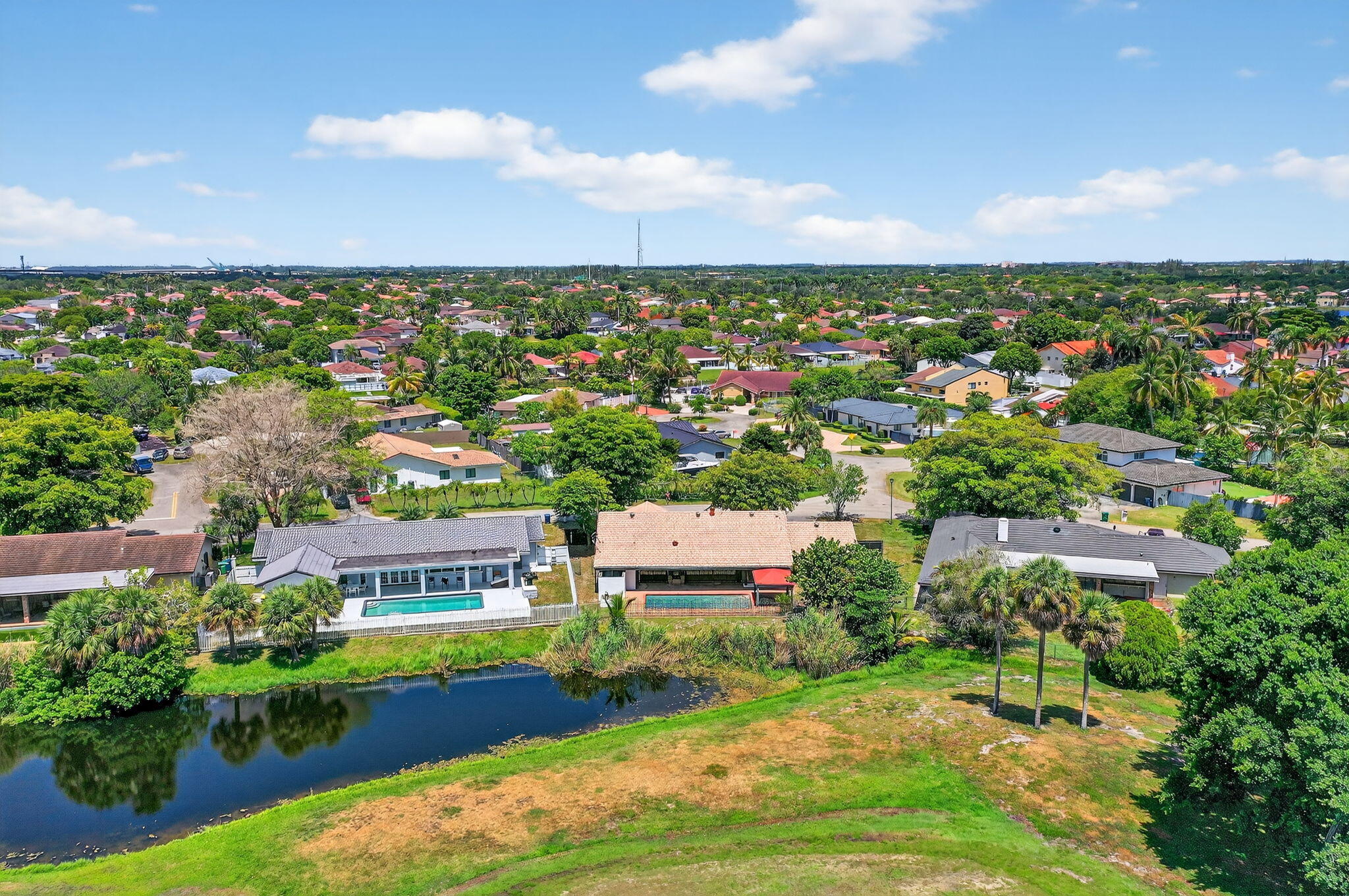 19811 W Oakmont Drive