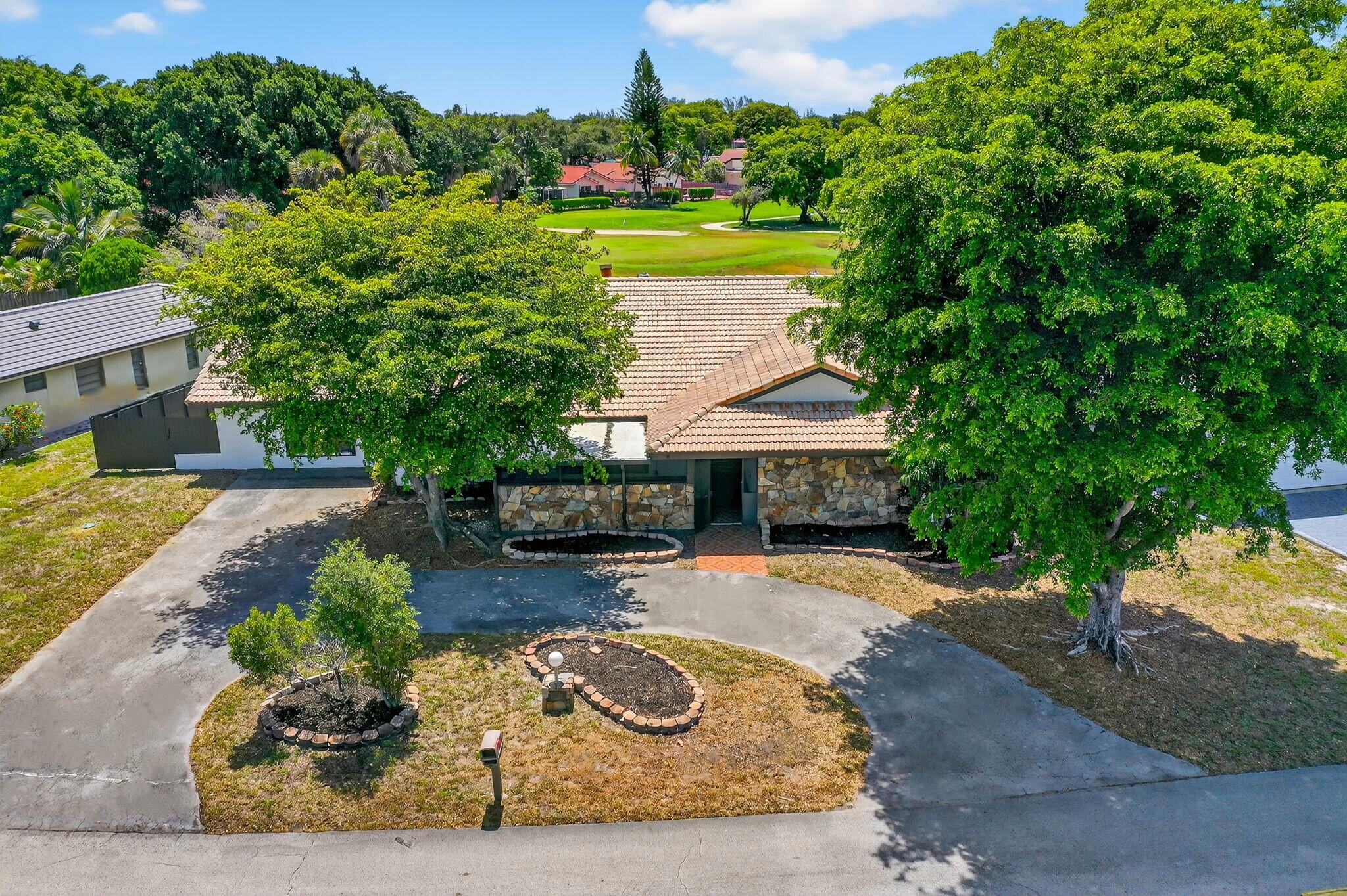 19811 W Oakmont Drive