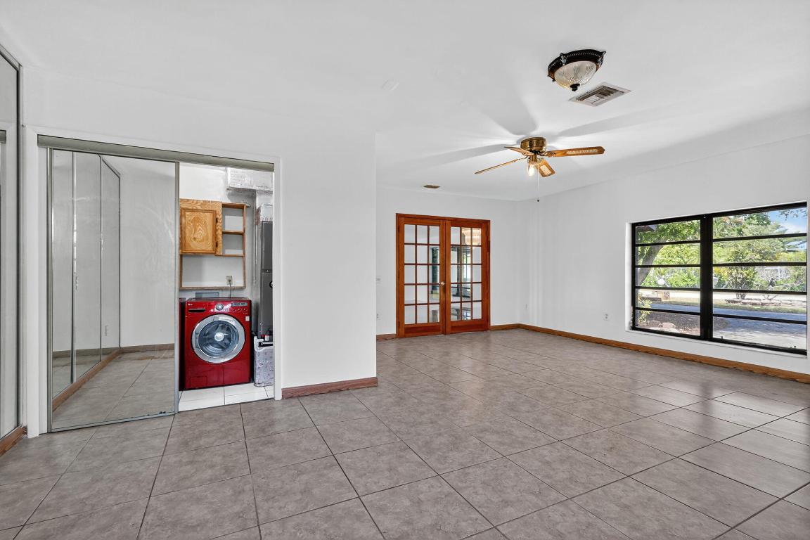 19811 W Oakmont Drive