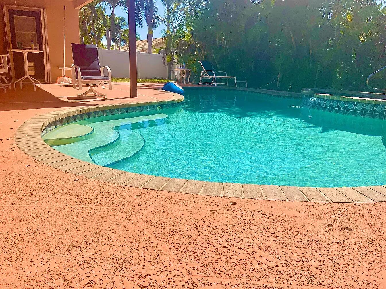 7689 W Country Club Boulevard