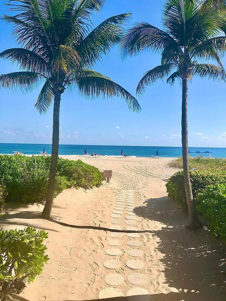 7689 W Country Club Boulevard