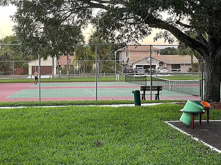 7689 W Country Club Boulevard