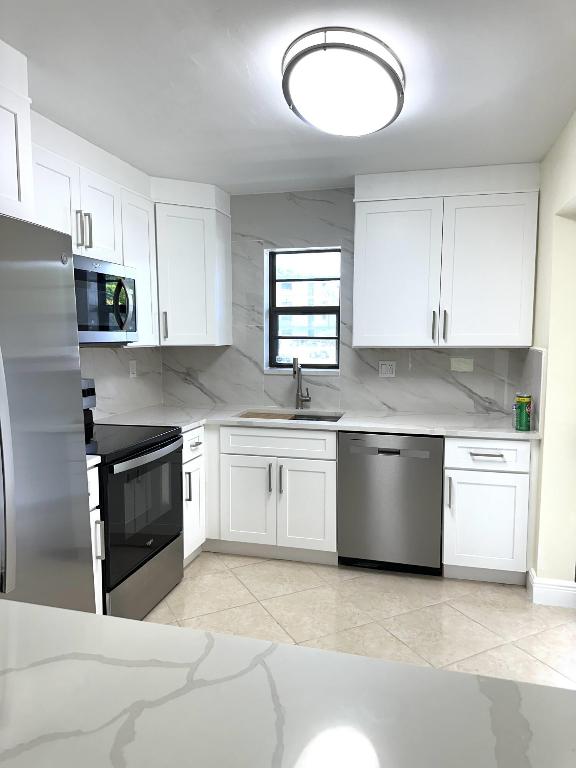 9440 SW 8th Street 109