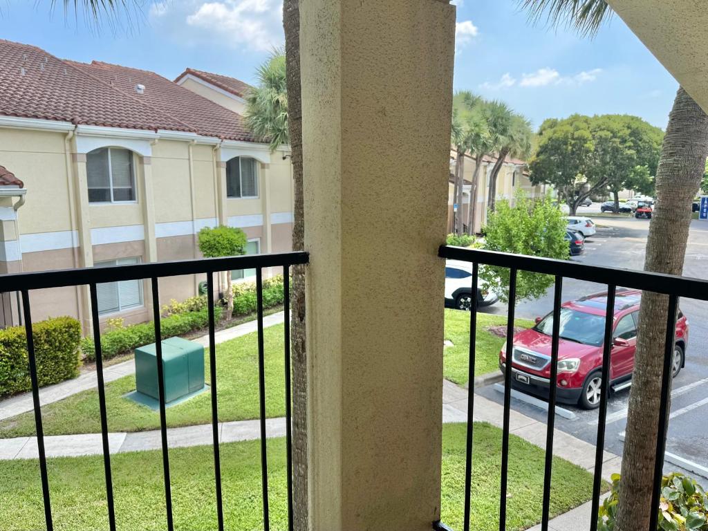 815 W Boynton Beach Boulevard 15-206