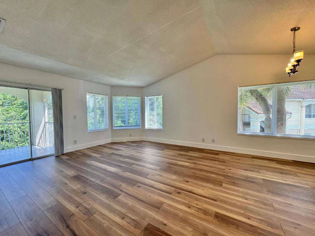 815 W Boynton Beach Boulevard 15-206