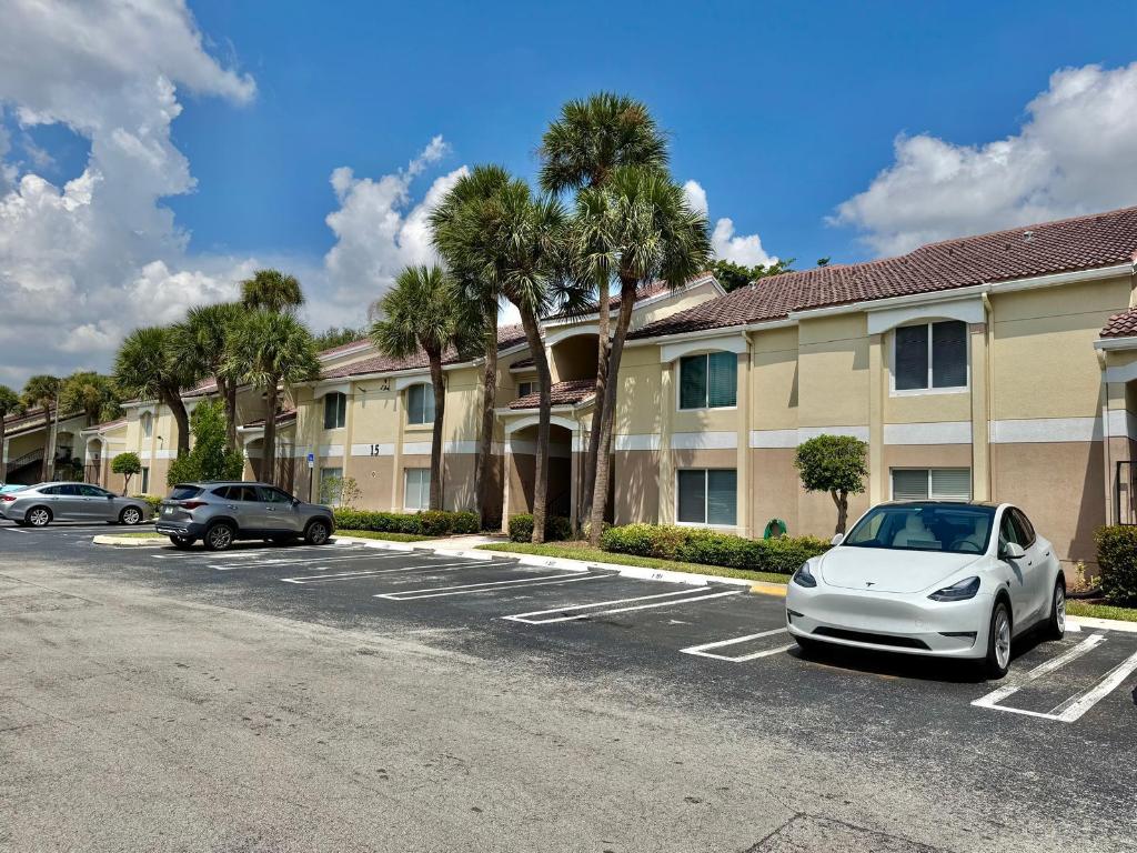 815 W Boynton Beach Boulevard 15-206