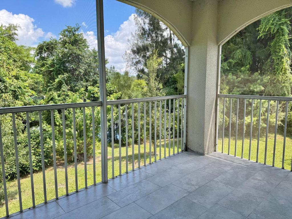 815 W Boynton Beach Boulevard 15-206