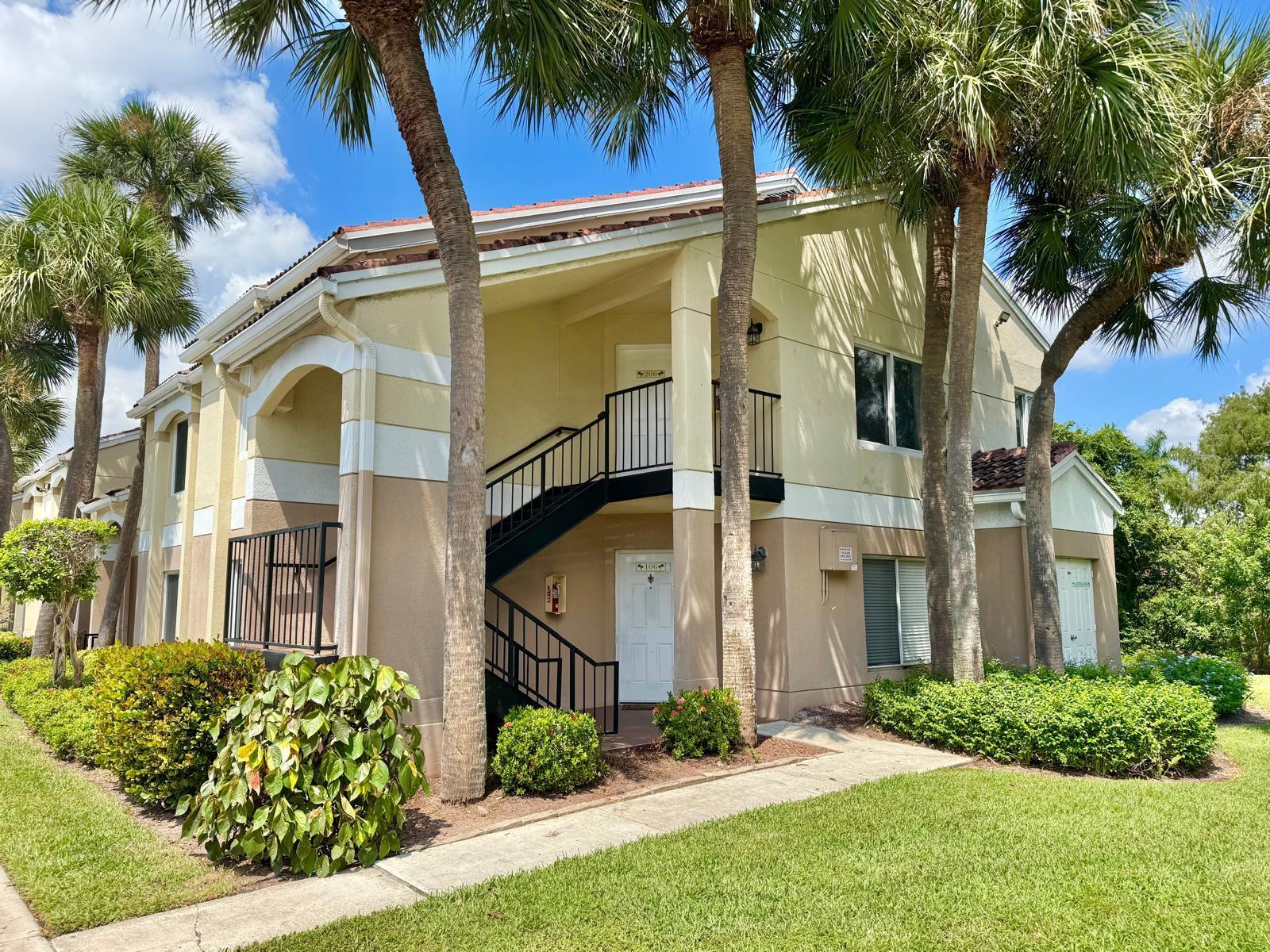 815 W Boynton Beach Boulevard 15-206