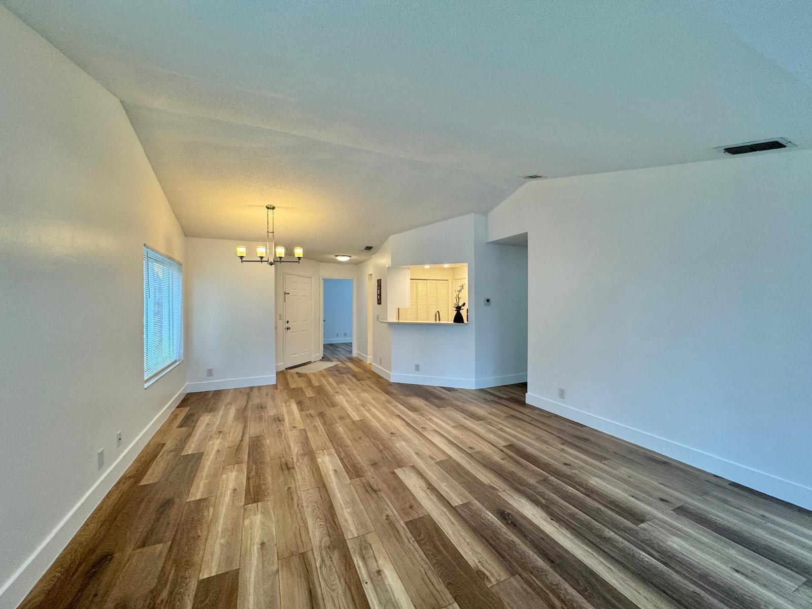 815 W Boynton Beach Boulevard 15-206