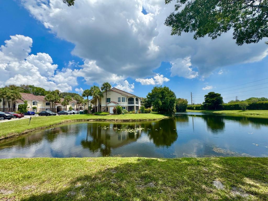 815 W Boynton Beach Boulevard 15-206