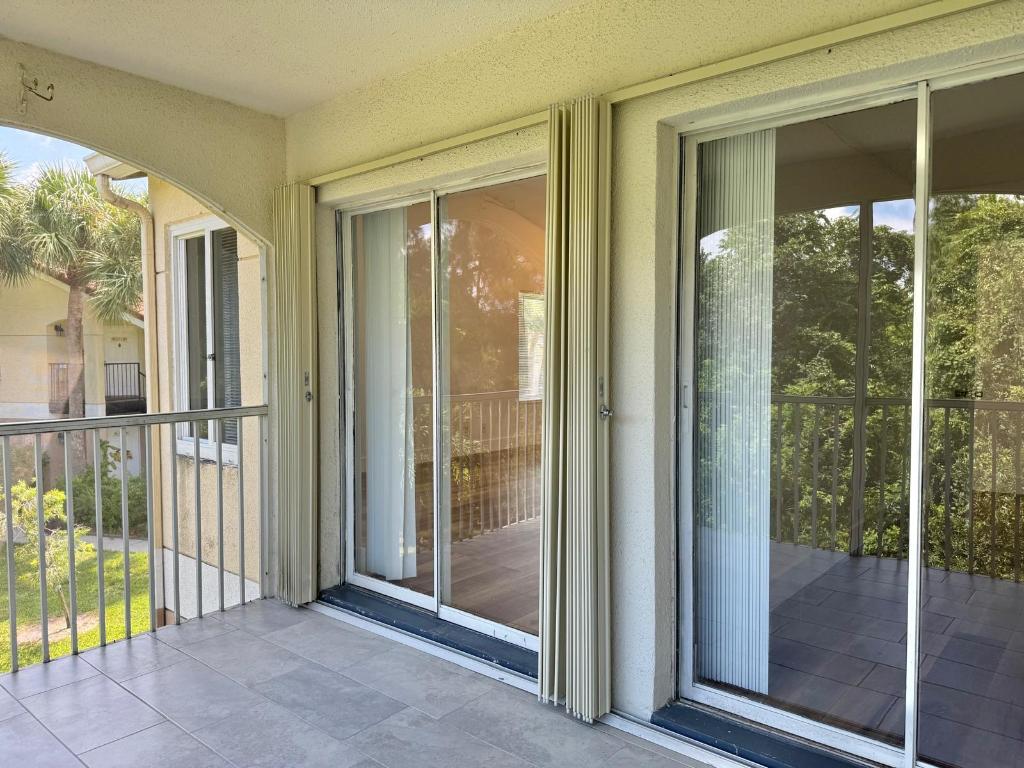 815 W Boynton Beach Boulevard 15-206