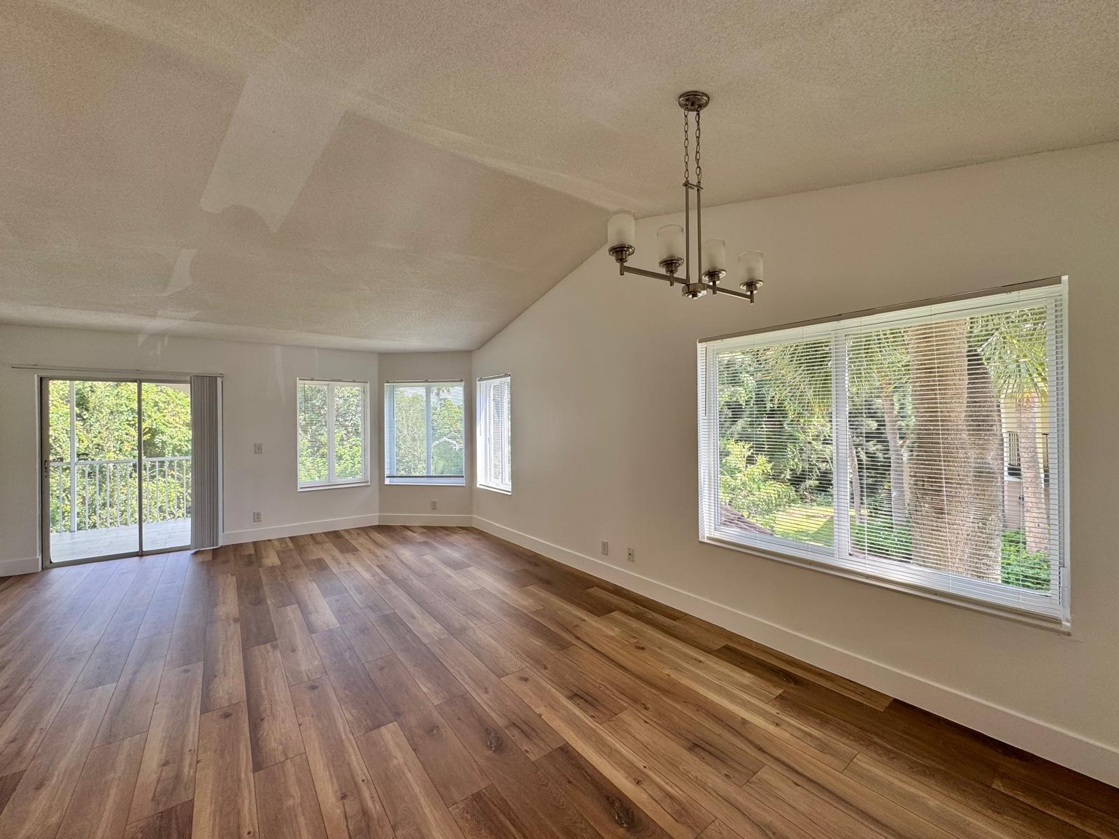 815 W Boynton Beach Boulevard 15-206