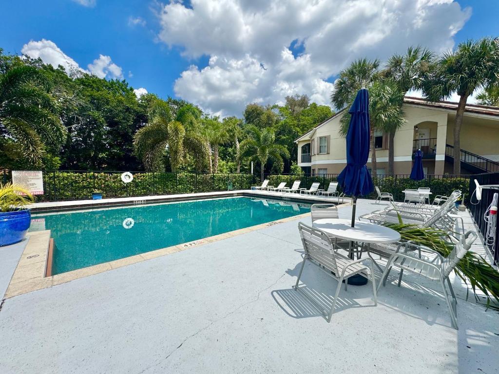 815 W Boynton Beach Boulevard 15-206