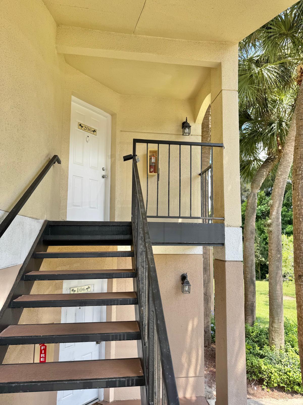 815 W Boynton Beach Boulevard 15-206