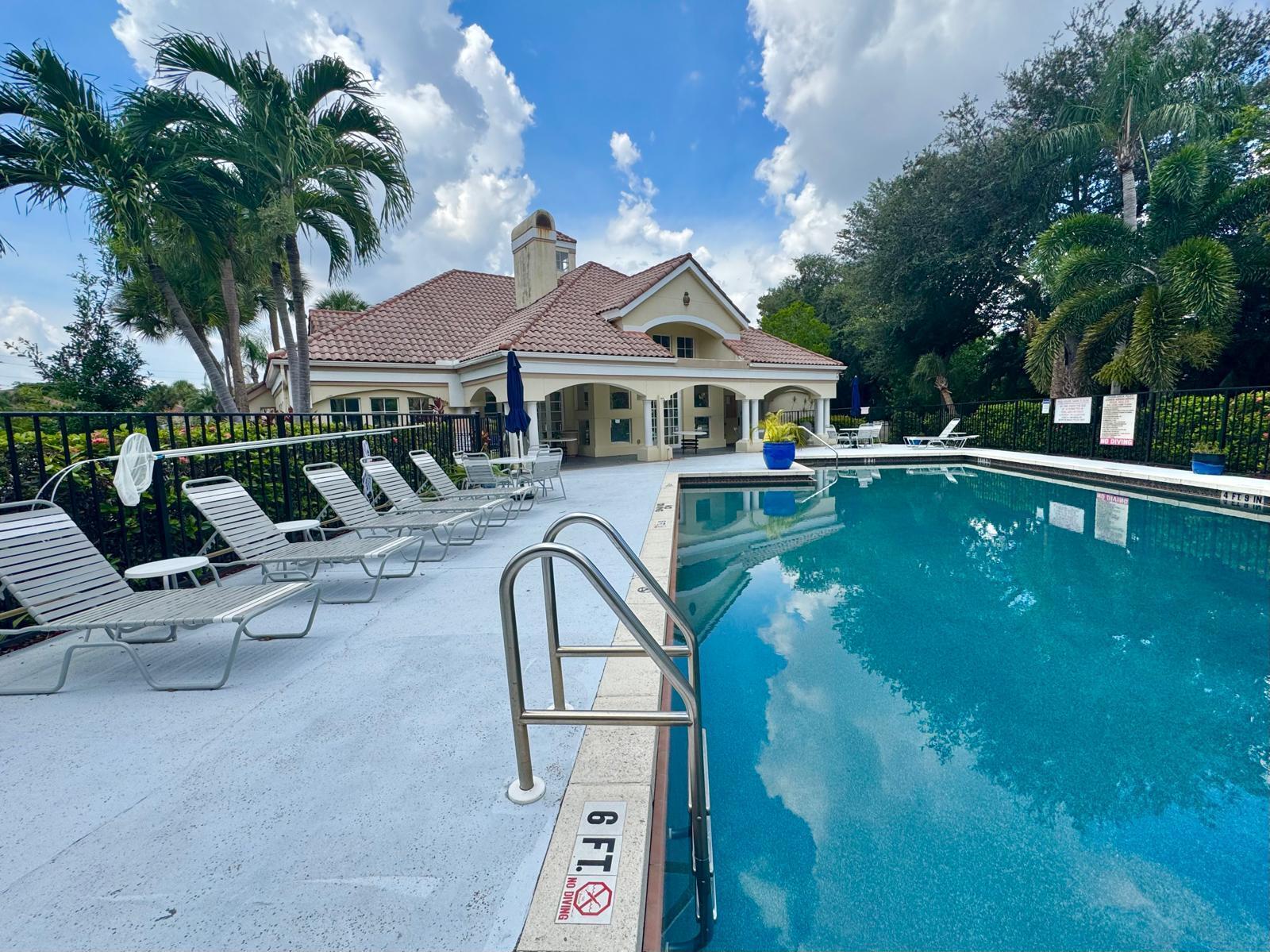 815 W Boynton Beach Boulevard 15-206