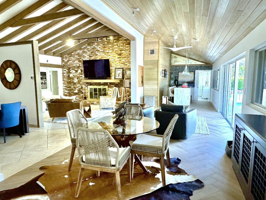 4011 NE 27th Terrace